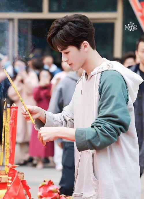 吃瓜爆料何洛洛